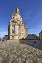 Frauenkirche Dresden, architectural style baroque, cobblestones, frog perspective, deep blue sky