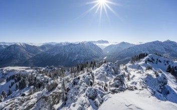 Snow-covered mountain landscape, view of ridge and mountain panorama at Teufelstättkopf,