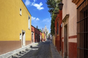 Mexico, Colorful streets of San Miguel de Allende in historic city center near central Cathedral.,