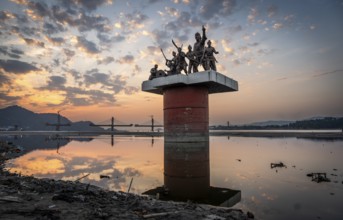 Guwahati, India. 25 November 2024. Statue of Ahom commander Lachit Barphukan and soldiers stands in