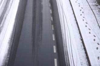 Slipperiness due to ice and snow, symbolic image, winter, Germany, Europe