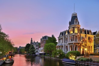 Villa from the end of the 19th century between Weteringschans and the Singelgracht, opposite the