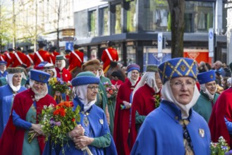 Parade of historically costumed guild members, Fraumünster Women's Guild Society, Sechseläuten or