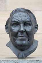 Professor Dr Ludwig Erhard, Federal Minister of Economics, Federal Chancellor, Bust, Fürth, Middle