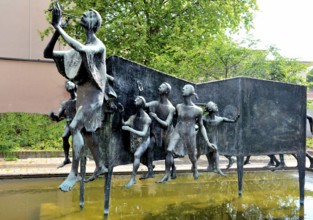 Statue of Rattenfaenger of Hameln, Lower Saxony, Niedersachsen, Germany, Europe