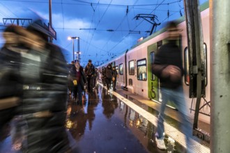 Essen central station, passengers leaving a suburban train, North Rhine-Westphalia, Germany, Europe