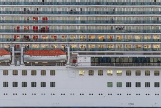 Cruise ship shelf Princess, Princess Cruises, 330 metres long, 3600 passengers, outside cabins,