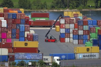 Duisburg, Ruhr area, North Rhine-Westphalia, Germany, container terminal in the port of Duisburg on