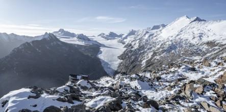 Mountain panorama and glacier, in autumn with snow, view of Gurgler Ferner with summit Hochwilde