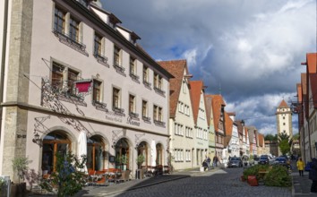 Galgengasse and Galgentor in the old town centre of Rothenburg ob der Tauber. Rothenburg, Bavaria,