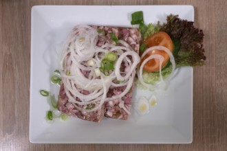 Brawn with onions served in a Franconian pub, Bavaria, Germany, Europe