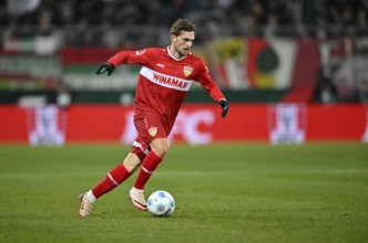 Jacob Bruun Larsen VfB Stuttgart (25) Action on the ball WWK Arena, Augsburg, Bavaria, Germany,