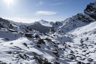 Mountain landscape at Ramoljoch with snow, behind mountain Ramolkogel, Sonnenstern, Ötztal Alps,