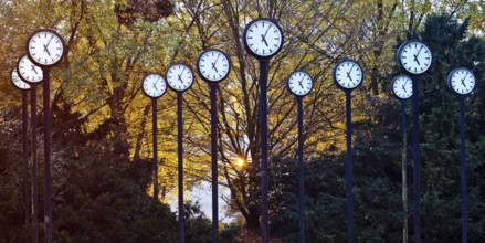 Artwork Time field, 24 synchronised station clocks, Artist Klaus Rinke, Time changeover,