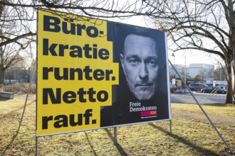 FDP election poster with the text Bureaucracy down. Net up. for the early federal election on 23