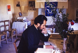 Lesender Mönch in seinem Zimmer des Klosters Panagia Machairas, Zypern, 1963