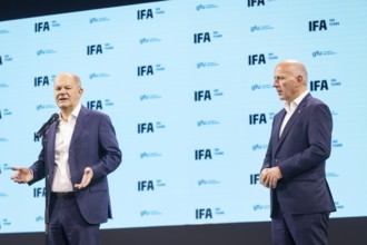 Olaf Scholz (Chancellor of the Federal Republic of Germany, SPD) gives a press statement after the