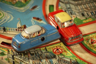 Road traffic, automobile, collision at intersection, shown with model cars made of tin, Hamburg,