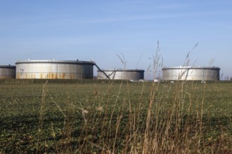 Tanks filled with crude oil at Ölhafen Rostock GmbH, EUROPORTS. The PCK refinery in Schwedt is