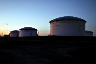 Tanks filled with crude oil at Ölhafen Rostock GmbH, EUROPORTS. The PCK refinery in Schwedt is