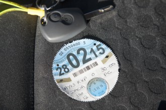 Road tax disc vehicle licence UK until February 2015