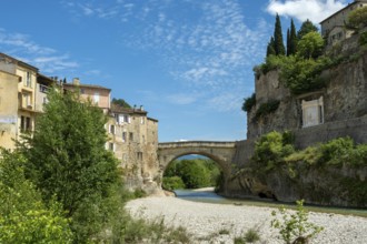 Vaison-la-Romaine. Les Baronnies. The Roman bridge over the Ouveze river at the foot of the town.