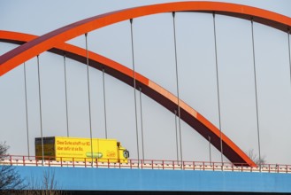 Motorway bridge of the A42 motorway, Emscher expressway, over the Rhine-Herne Canal heavy goods