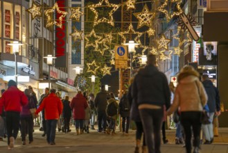 Pre-Christmas period, Christmas market in the city centre of Essen, Kettwiger Straße, North