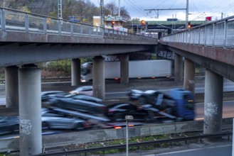 The Kaiserberg motorway junction, A40 motorway, Ruhr expressway, crosses the A3, bridge landscape,