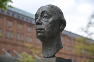 Bust of Käthe Kollwitz, Street of Remembrance, Spreebogen, Moabit, Mitte, Berlin, Germany, Europe