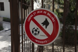 Sign: Dogs and ball games prohibited, Cannes, Provence-Alpes-Côte d'Azur, France, Europe