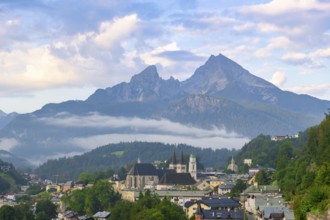 View of the village with parish churches, St Andreas and the collegiate church of St Peter and St