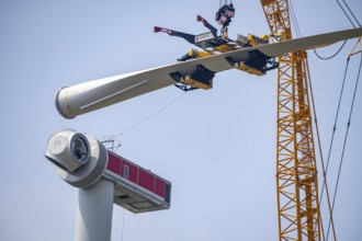 Erection of an Enercon E-160 wind turbine, rear, assembly of the first blade, 4 turbines with a