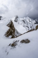 Snow-covered mountain landscape, ascent to the Niesehorn, summit Wildhorn behind, Bernese Alps,