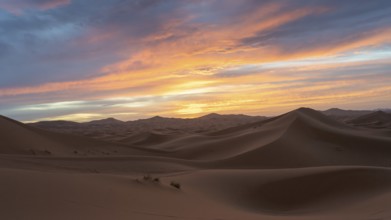 Sunrise in the desert, dunes, Erg Chebbi, Sahara, Merzouga, Morocco, Africa