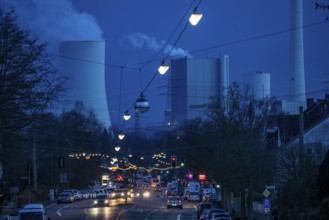 Cooling tower of the Herne combined heat and power plant, STEAG, 130 metres high, view along