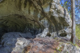 The Klausenhöhle is a natural karst cave near the Lower Bavarian market town of Essing in the