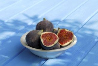 Figs (Ficus carica), peel