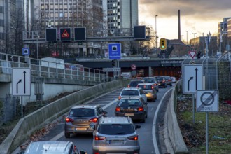 A40 motorway, Ruhr expressway, in Essen, Essen city centre slip road, city skyline, Ruhr expressway