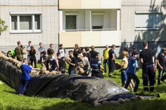 Flood relief workers in Dresden