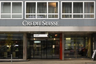 Entrance lettering Credit Suisse