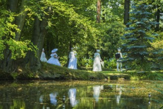 Picnic in white in the castle park of the baroque castle of Rammenau. On the idyllic meadow