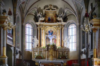 Interior view, main altar with altarpiece, parish church of San Cristina in Val Gardena, Santa