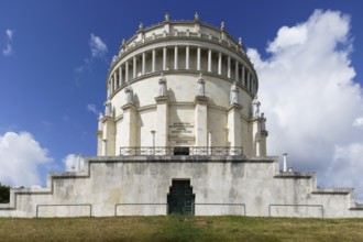 Portal, entrance, monument Befreiungshalle Kehlheim, round hall with dome, 45 m high, 29 m