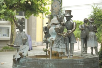 Sculpture Spa Fountain by Bonifatius Stirnberg 1980, Fountain, Clothing, Biedermeier, Rueil