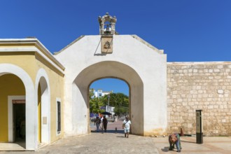 Puerta de Mar walled gateway into historic old town, Campeche city, Campeche State, Mexico, Central