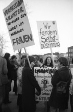 The woman's protests of the SPD, DGB and DKP against the abortion paragraph 218 on 26.2.1975 in