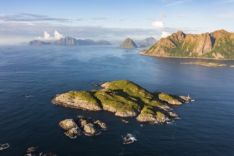 Vesterålen coast, fjords and mountains, near Nykvåg, Langøya island, Vesterålen archipelago,