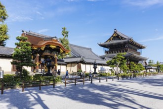 Entrance to the Buddhist Higashi Hongan-ji temple in the historic centre of Kyoto, Japan, Asia