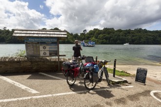 Cyclists, cyclists with e-bikes at the jetty of the King Harry Floating Bridge, chain ferry on